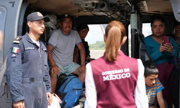 En Poza Rica, Veracruz, Presidenta Claudia Sheinbaum supervisa entrega de ayuda humanitaria y traslados médicos