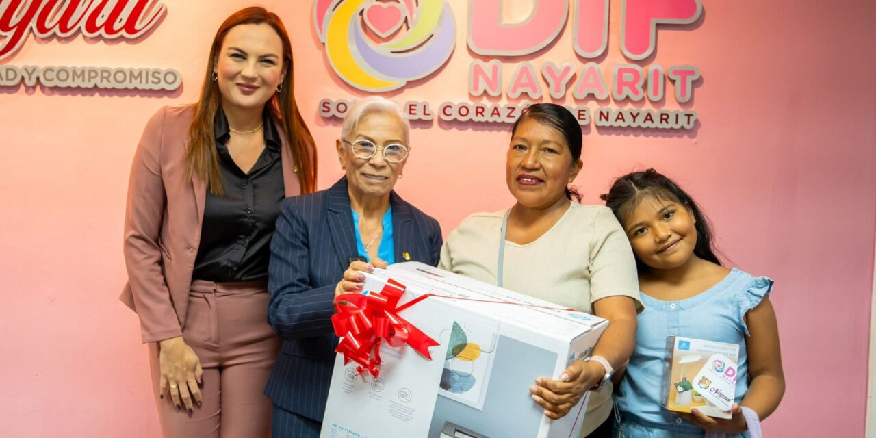 BEATRIZ ESTRADA ENTREGA APOYOS PARA FORTALECER LA EDUCACIÓN EN NAYARIT