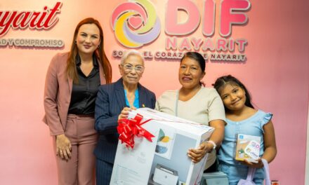 BEATRIZ ESTRADA ENTREGA APOYOS PARA FORTALECER LA EDUCACIÓN EN NAYARIT