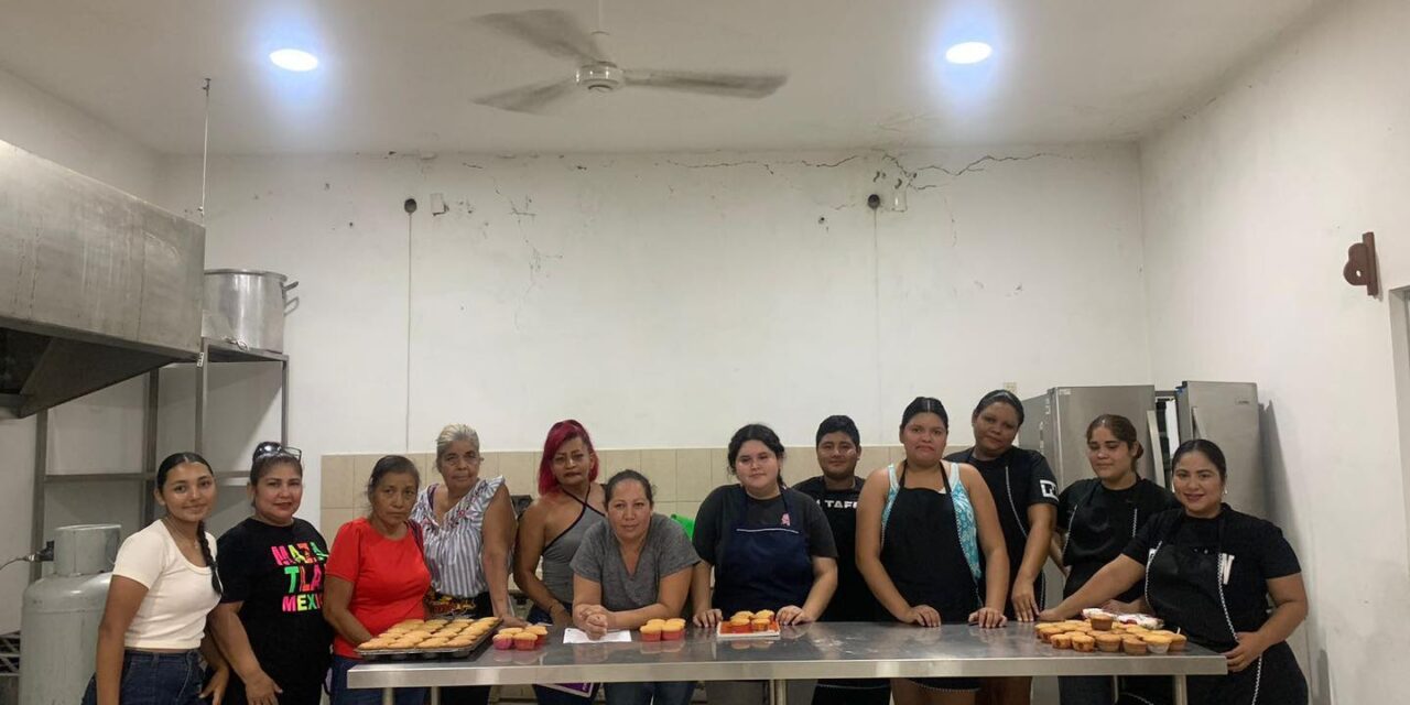 ¡TALLER DE REPOSTERÍA EN CECOBI URÍAS!
