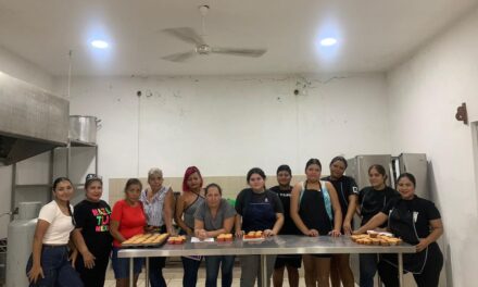¡TALLER DE REPOSTERÍA EN CECOBI URÍAS!