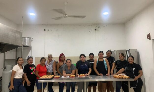 ¡TALLER DE REPOSTERÍA EN CECOBI URÍAS!