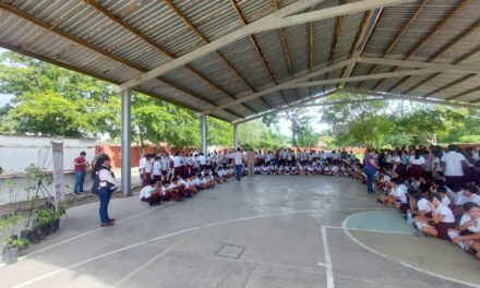 ESTRELLA PALACIOS IMPULSA SOSTENIBILIDAD ENTREGANDO 150 ÁRBOLES A ESTUDIANTES
