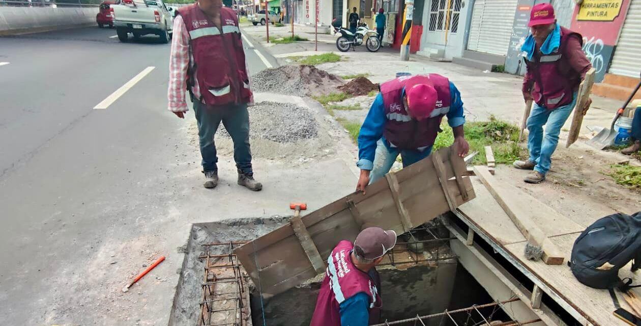 REHABILITAN REJILLA PLUVIAL EN AV. INSURGENTES, TEPIC