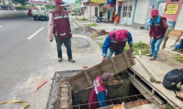 REHABILITAN REJILLA PLUVIAL EN AV. INSURGENTES, TEPIC