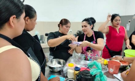 TALLER DE REPOSTERÍA EN TERCERA AMPLIACIÓN DE URÍAS
