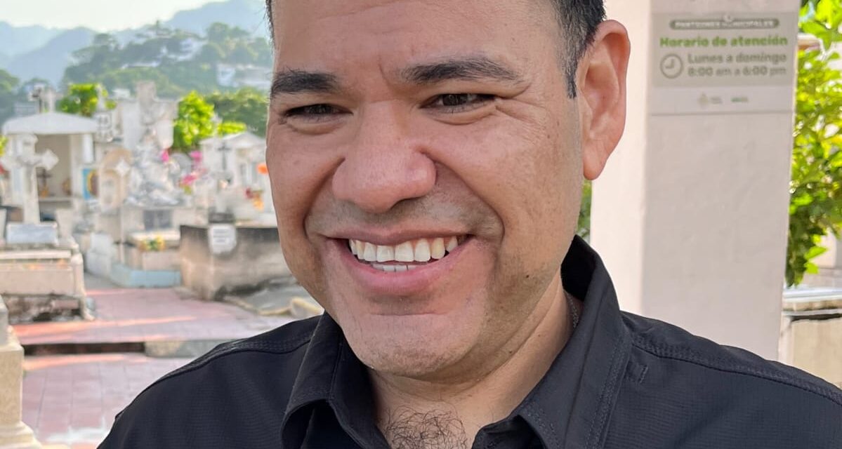 Comercio listo en panteones de Puerto Vallarta para Día de Muertos