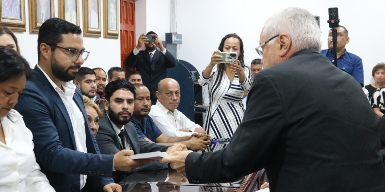 DR. VÍCTOR DÍAZ SIMENTAL RINDE SU PRIMER INFORME DE GOBIERNO ANTE CABILDO Y SOCIEDAD