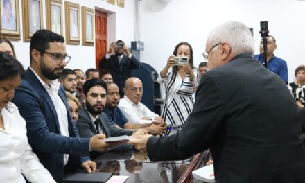 DR. VÍCTOR DÍAZ SIMENTAL RINDE SU PRIMER INFORME DE GOBIERNO ANTE CABILDO Y SOCIEDAD