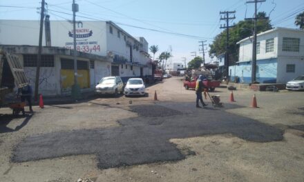 MAZBACHETÓN MEJORA CALLES EN COLONIA CENTRO
