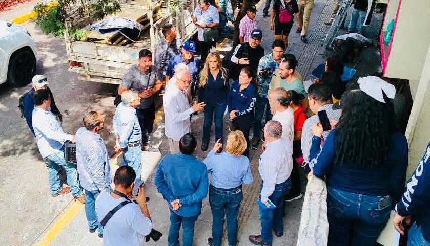 GOBERNADOR RESPALDA A COMERCIANTES DEL MERCADO JUAN ESCUTIA