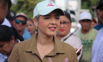 ESTRELLA PALACIOS DIALOGA CON PERSONAL DE ASEO URBANO EN MAZATLÁN