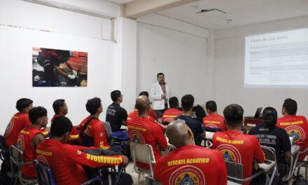CAPACITAN A GUARDAVIDAS EN SALUD MENTAL