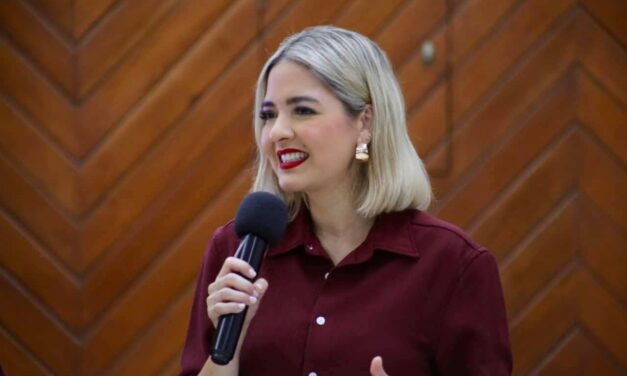 ¡ESTUDIANTES DE DERECHO SE ENCUENTRAN CON LA PRESIDENTA!