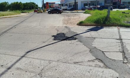 REPARACIÓN DE BACHES EN AV. ÓSCAR PÉREZ ESCOBOSA Y PASEO DEL ATLÁNTICO