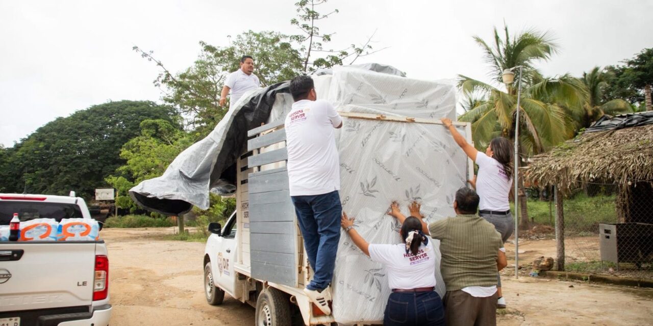 Héctor Santana y Margui Zuñiga entregan apoyo a familias afectadas por inundaciones