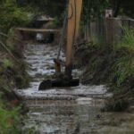 Gobierno de Tepic da mantenimiento a canales de La Cantera, informa Alejandro Galván
