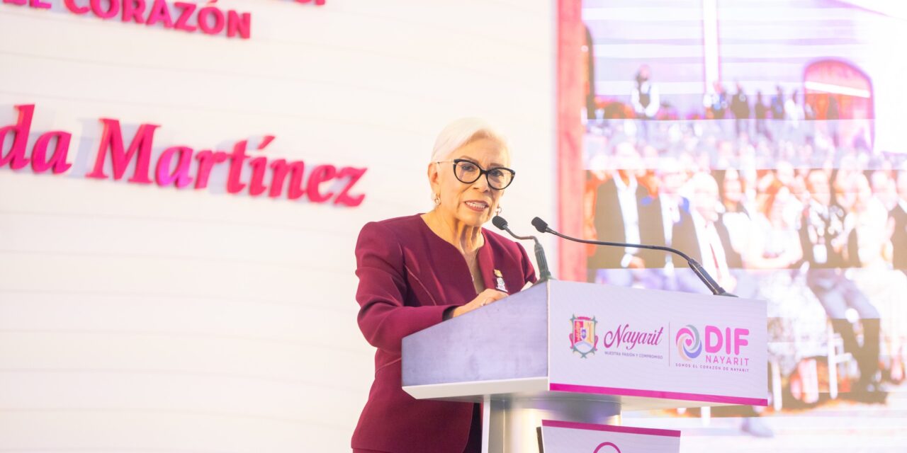 Beatriz Estrada Martínez rinde su Cuarto Informe de Actividades al frente del Sistema DIF Nayarit
