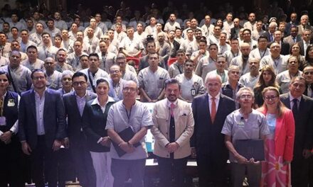 Reconoce IMSS a más de 8 mil 600 camilleros que con fuerza, lealtad y empatía movilizan a 201 mil pacientes diarios