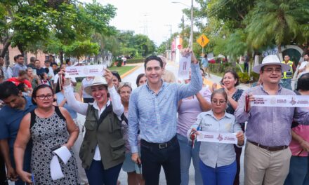 Héctor Santana entrega la primera etapa de la Avenida México en Valle Dorado