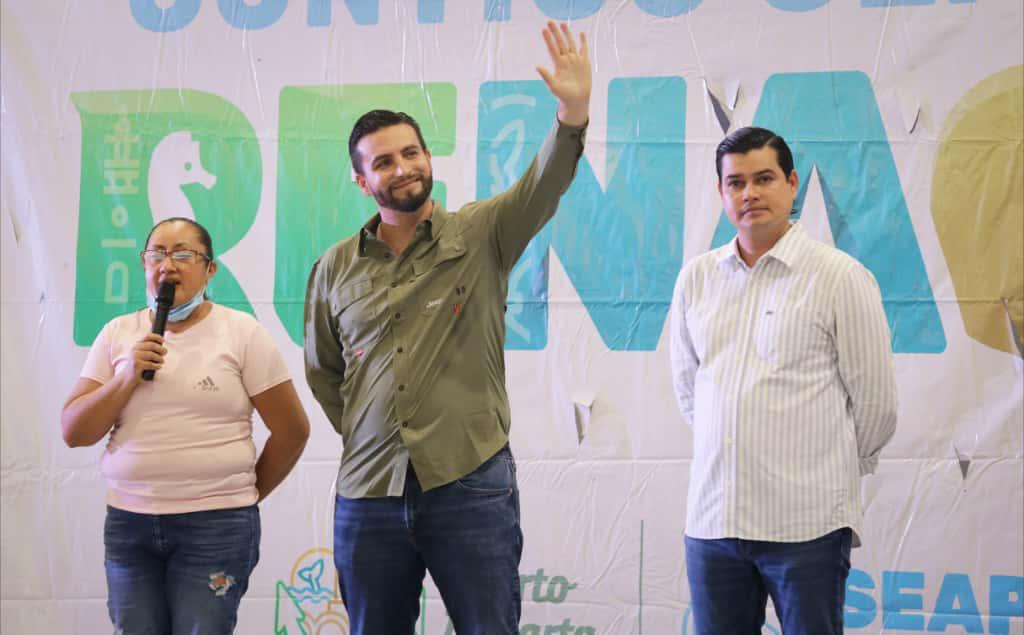 Entrega Luis Munguía tinacos en beneficio de más de 2,000 personas