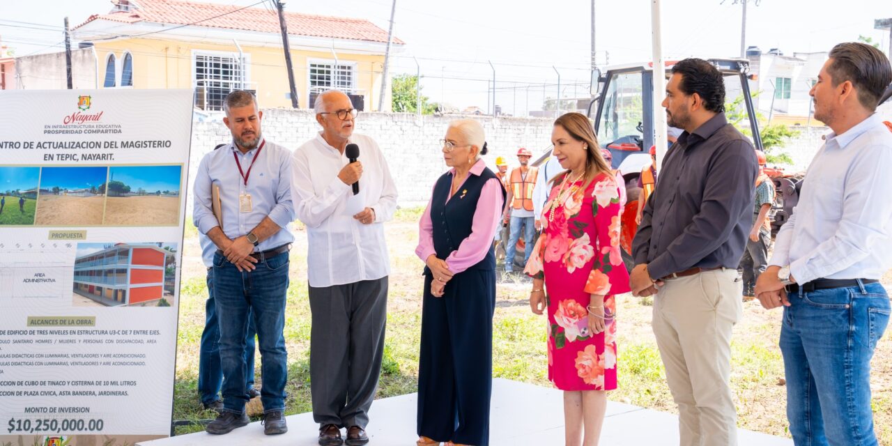 Beatriz Estrada Martínez acompaña al gobernador en el inicio de obra del Centro de Actualización del Magisterio