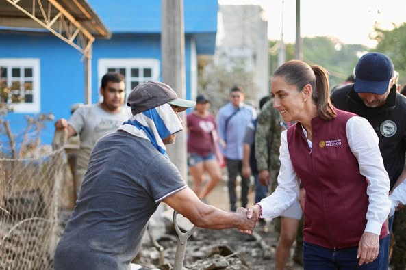 TIENEN TODO NUESTRO RESPALDO: PRESIDENTA CLAUDIA SHEINBAUM SUPERVISA TRABAJOS DE APOYO A LA POBLACIÓN EN ÁLAMO Y TEMPOAL, VERACRUZ