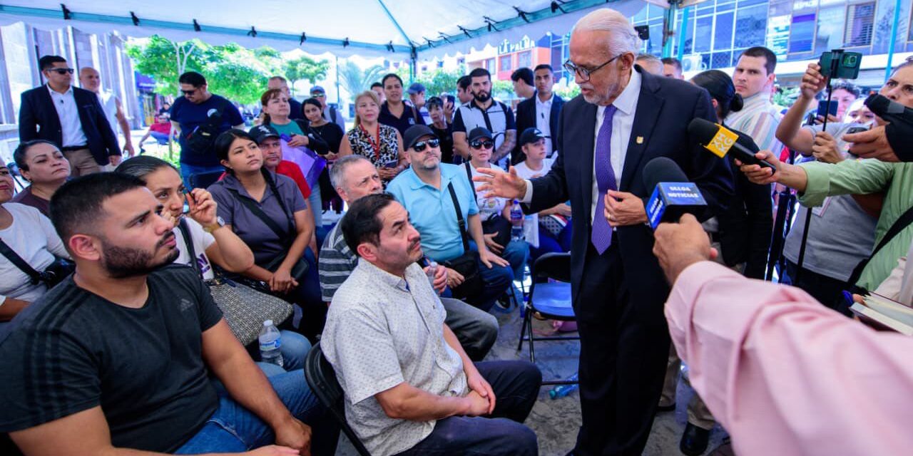 Apoyo inmediato del doctor Navarro a locatarios del Mercado Juan Escutia tras el incendio