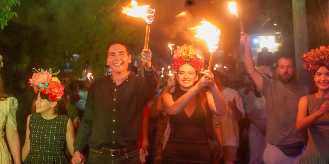 HÉCTOR SANTANA ENCABEZA PROCESIÓN EN SAYULITA