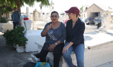 ESTRELLA PALACIOS SUPERVISA MANTENIMIENTO EN PANTEONES DE MAZATLÁN