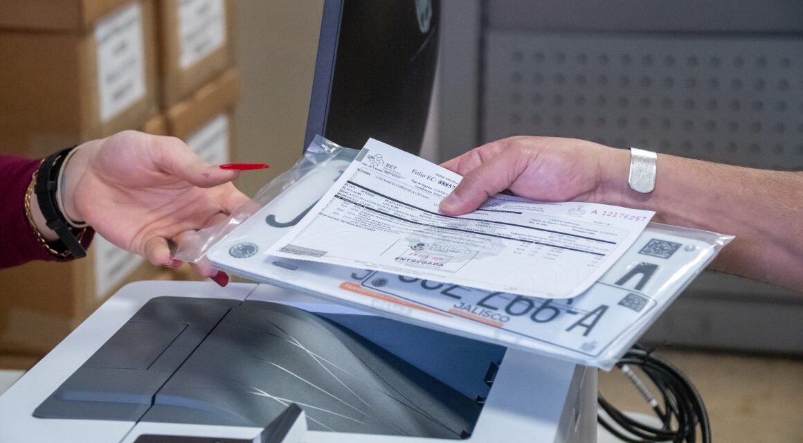 Refuerza Hacienda cumplimiento en sustitución de placas y verificación vehicular en Puerto Vallarta