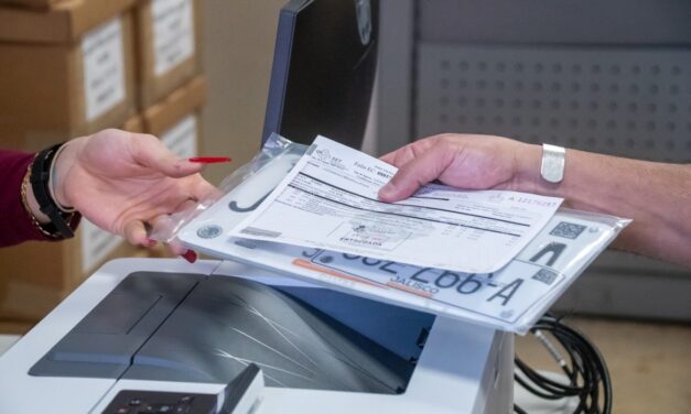 Refuerza Hacienda cumplimiento en sustitución de placas y verificación vehicular en Puerto Vallarta