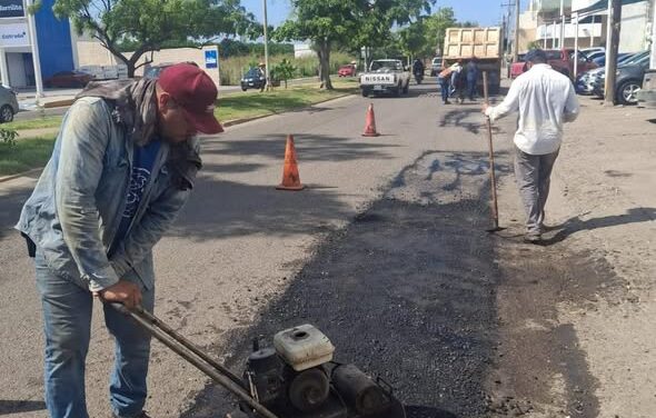BACHEO EN AV. INSURGENTES MEJORA LA MOVILIDAD EN MAZATLÁN