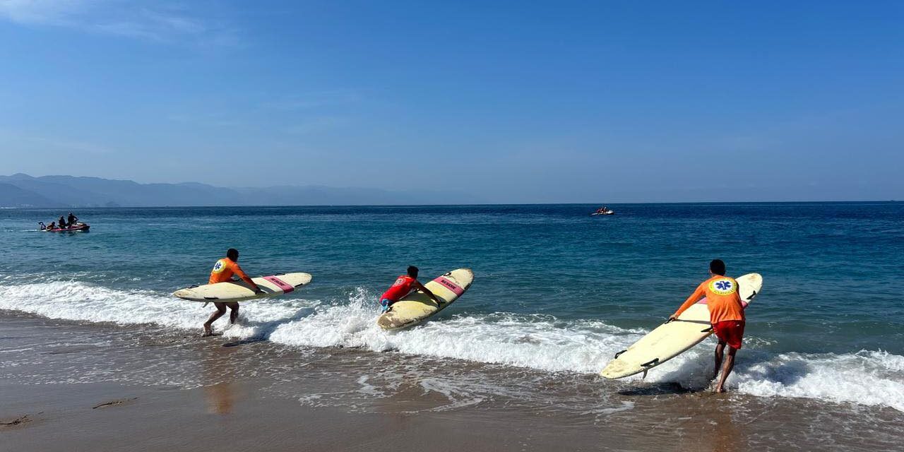 GUARDAVIDAS REFUERZAN SU FORMACIÓN PARA GARANTIZAR PLAYAS SEGURAS