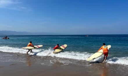 GUARDAVIDAS REFUERZAN SU FORMACIÓN PARA GARANTIZAR PLAYAS SEGURAS