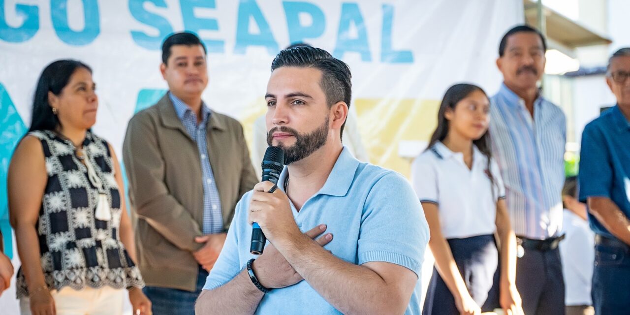 LUIS MUNGUÍA INAUGURA SEGUNDO BEBEDERO ESCOLAR EN LA SECUNDARIA TÉCNICA 15