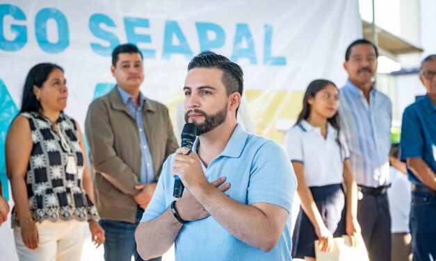 LUIS MUNGUÍA INAUGURA SEGUNDO BEBEDERO ESCOLAR EN LA SECUNDARIA TÉCNICA 15