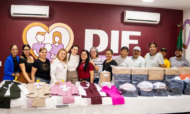 DIF BAHÍA ENTREGA UNIFORMES A PERSONAL SINDICALIZADO