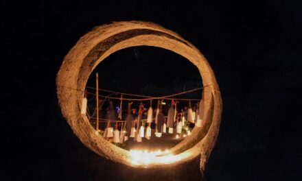 TRADICIÓN Y RECUERDO ILUMINAN EL BOSQUE LOS COLOMOS