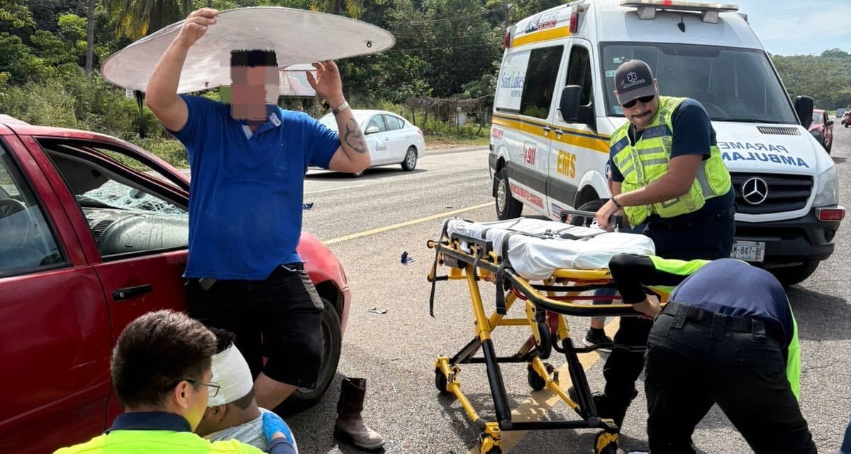 BOMBEROS ESTATALES ATIENDEN ACCIDENTE EN BAHÍA DE BANDERAS