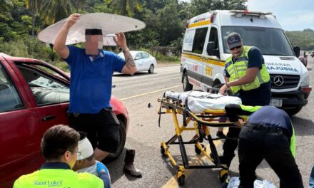 BOMBEROS ESTATALES ATIENDEN ACCIDENTE EN BAHÍA DE BANDERAS