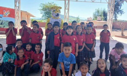 PEQUEÑOS ANFITRIONES QUE AMAN Y PROMUEVEN A NAYARIT