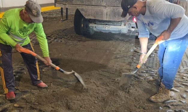 Bachean de madrugada para evitar tráfico vehIcular en el centro