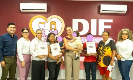 TRES PEQUEÑITOS RECIBEN SU REGISTRO CIVIL EN BAHÍA DE BANDERAS