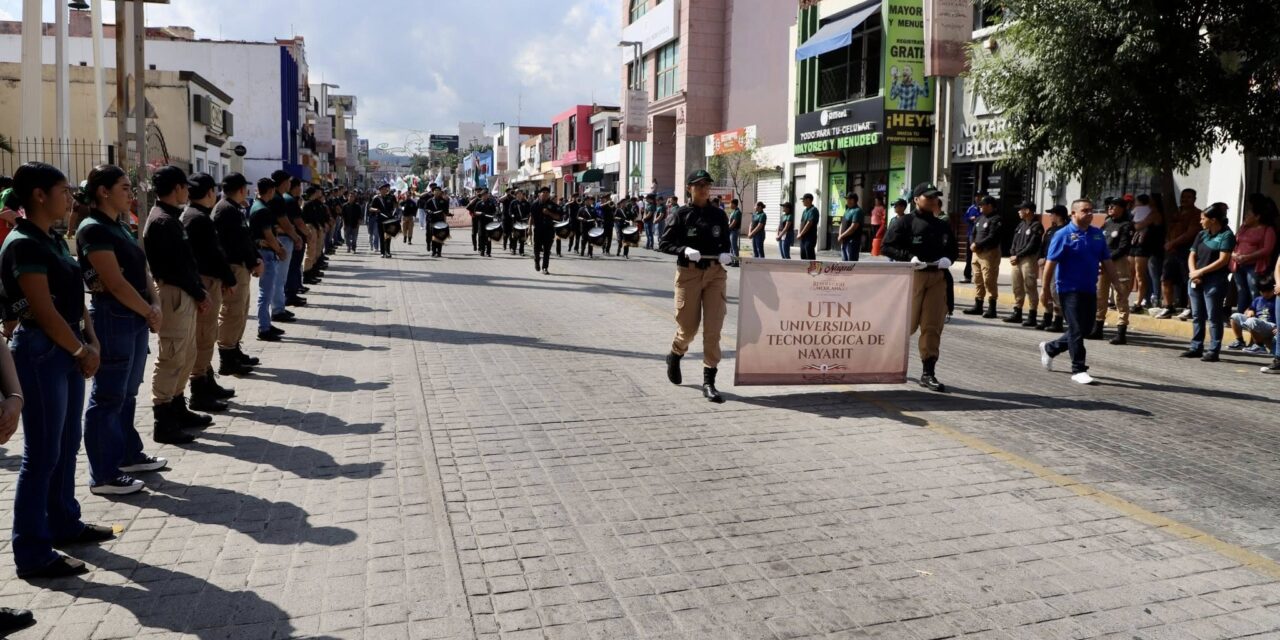 La Universidad Tecnológica de Nayarit presente en el Desfile Cívico-Deportivo por el 115 Aniversario de la Revolución Mexicana