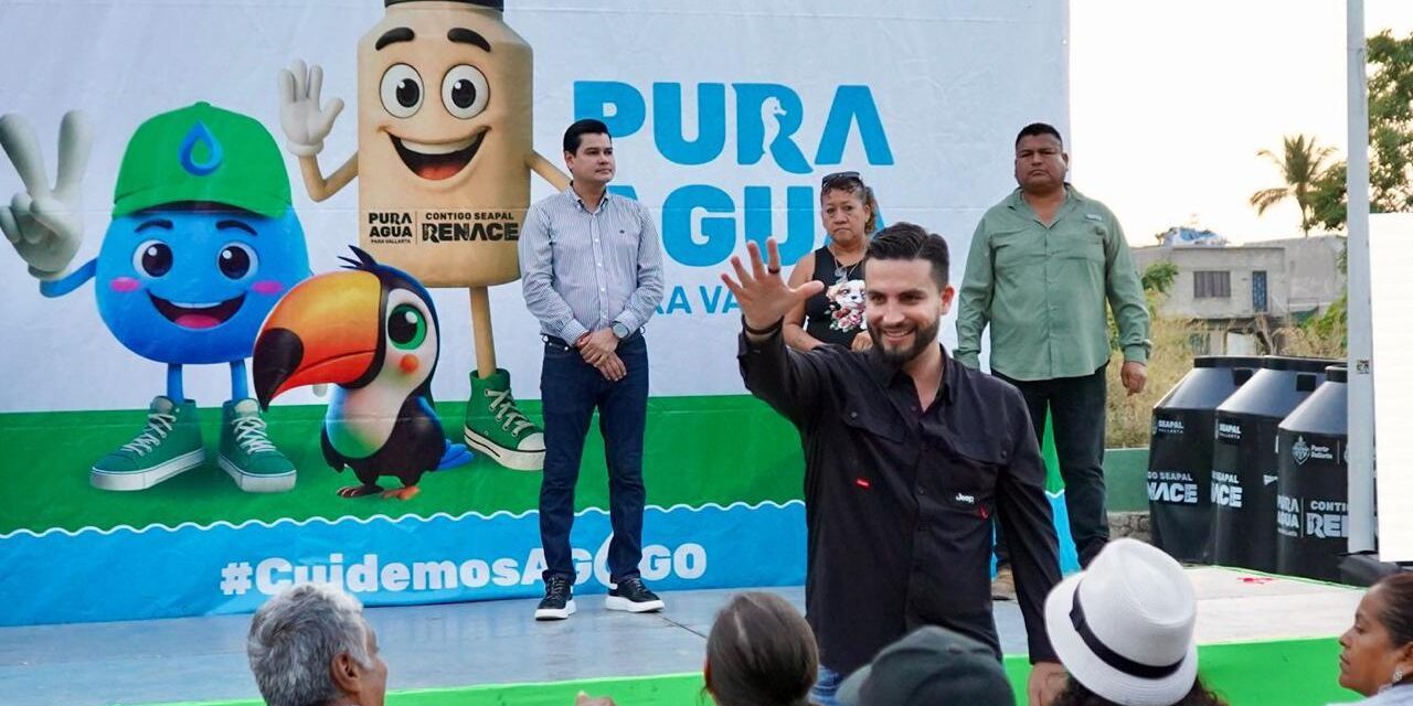 Munguía entrega tinacos en beneficio de 1200 habitantes