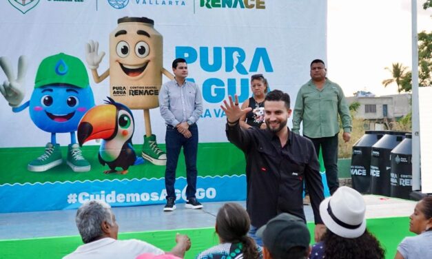 Munguía entrega tinacos en beneficio de 1200 habitantes