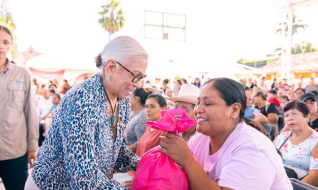 Beatriz Estrada lleva esperanza y bienestar a Huajicori con Latidos del Corazón