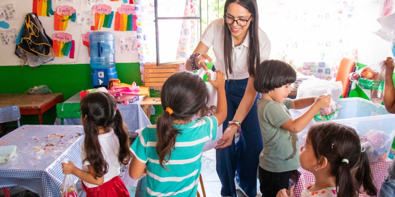Apoya DIF y Fundación Cimarrón a estudiantes de zona rural