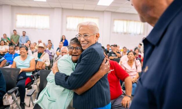 Beatriz Estrada y Miguel Ángel Navarro fortalecen la inclusión con la entrega de aparatos auditivos